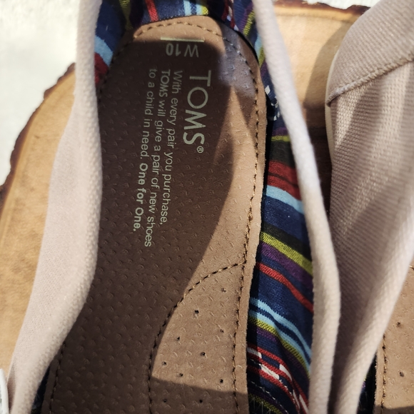 Toms Light Beige Canvas Loafers - Picture 4 of 4
